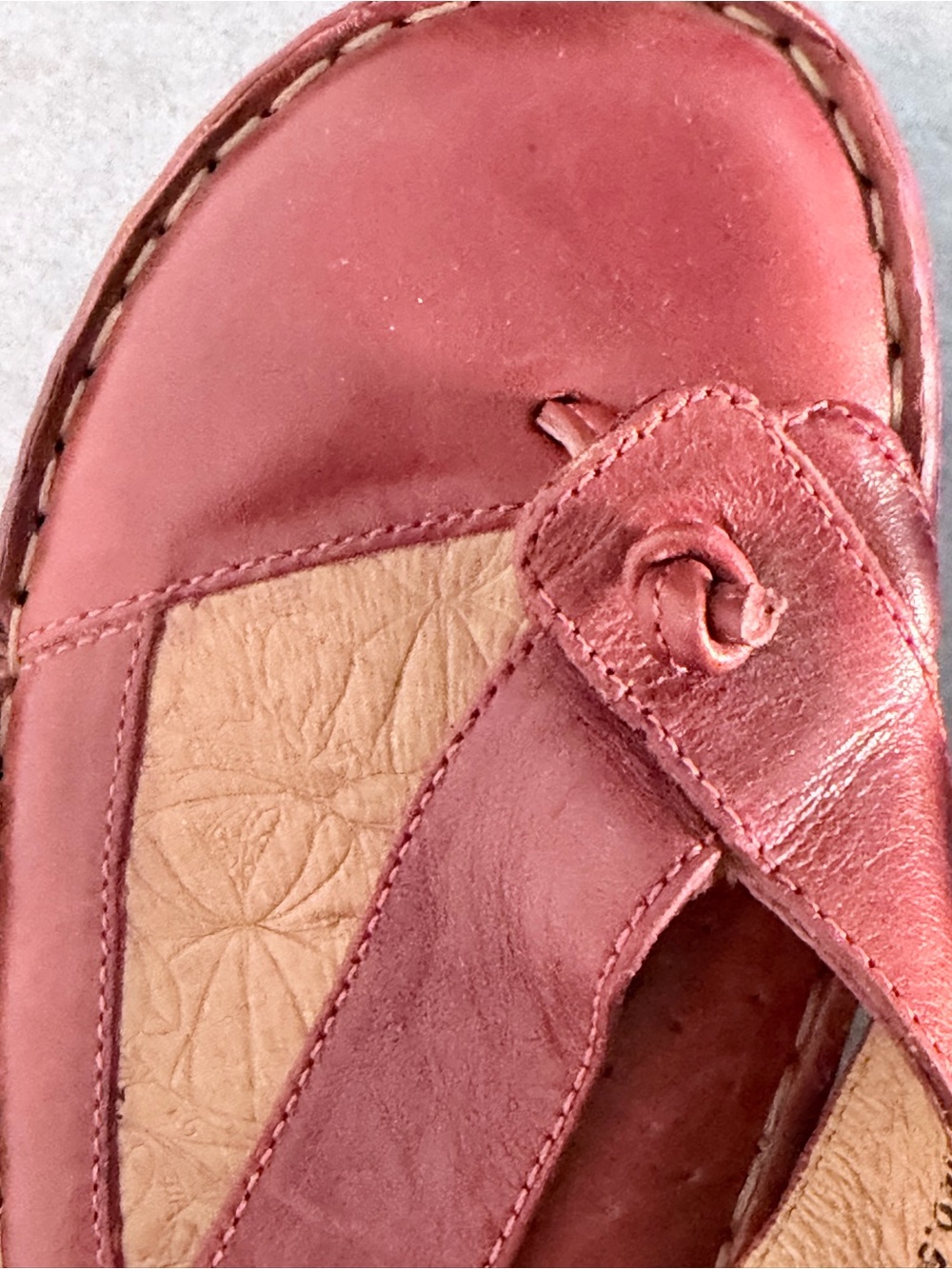 Born Women's Red Leather Thong Slide Sandals - Picture 5 of 10